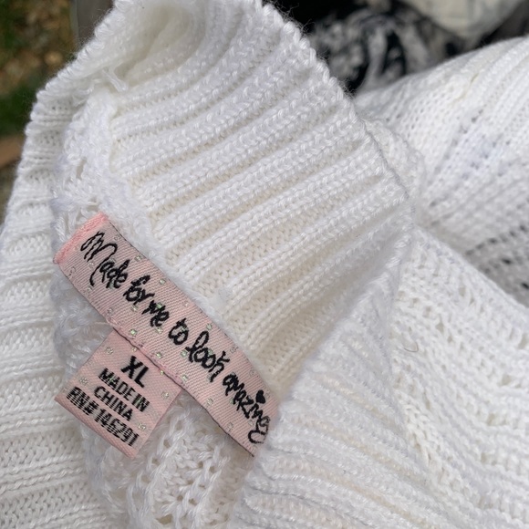 MADE FOR ME TO LOOK AMAZING White Crop Sweater XL - Picture 7 of 10